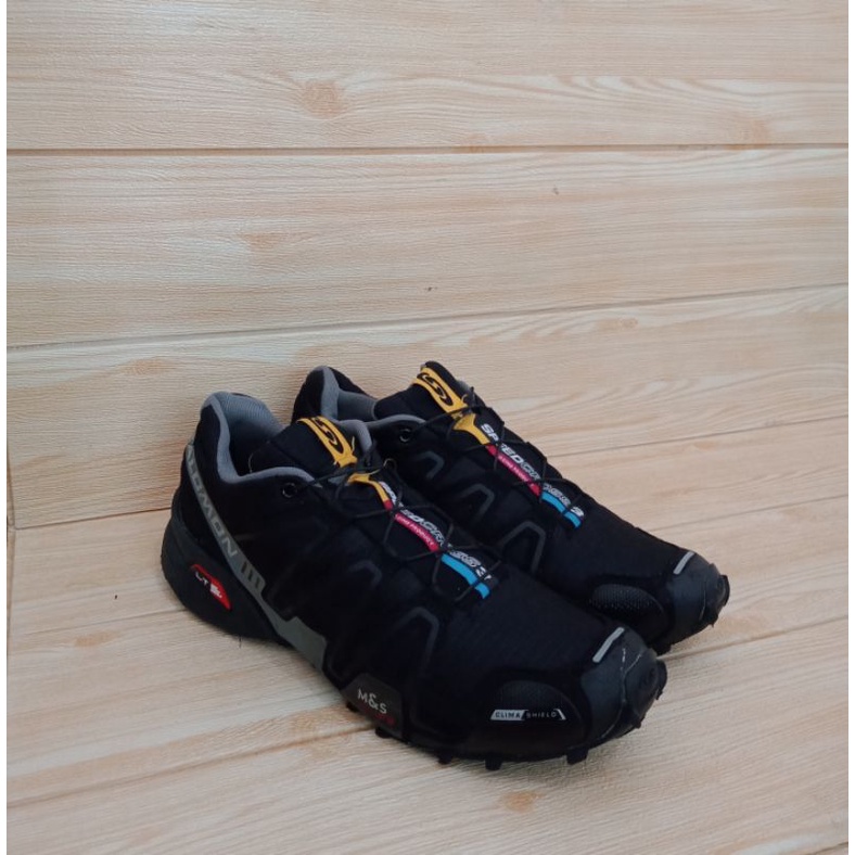 sepatu outdoor salomon second/bekas