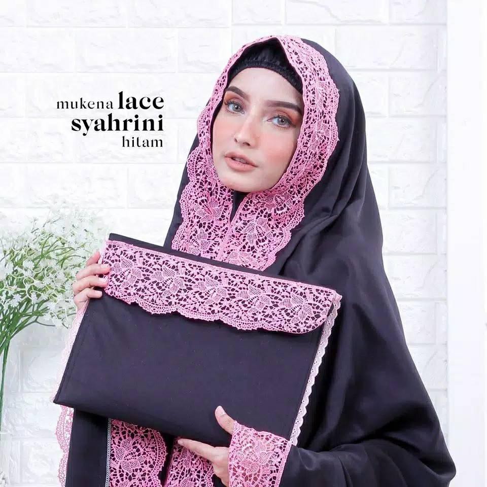 Leesy.id - Mukena Dewasa Jumbo Satin Velvet Motif Lace Syahrini