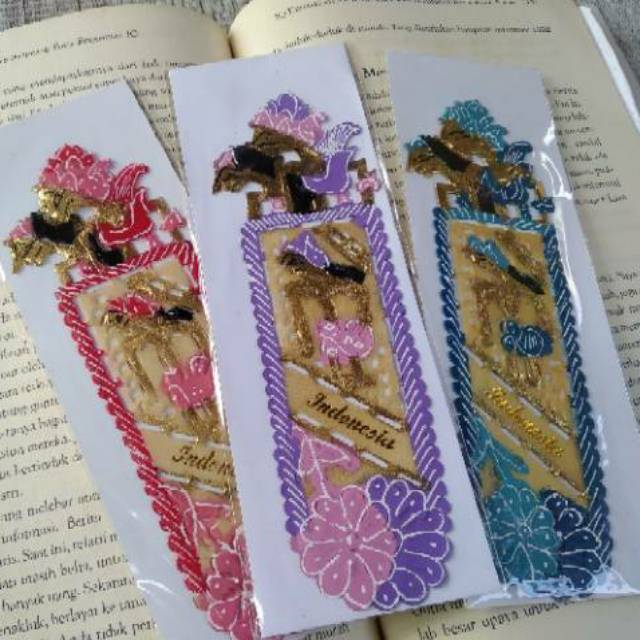 

Pembatas Buku Batik Wayang Kulit - Souvernir Indonesia