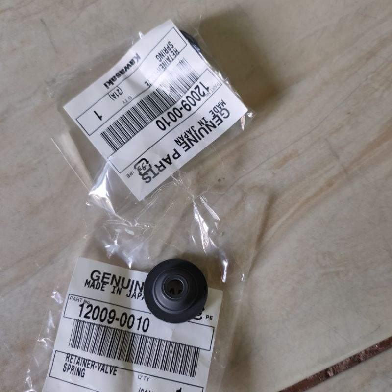 RETAINER TATAKAN KLEP KX25 KX F 250 TITANIUM ORIGINAL