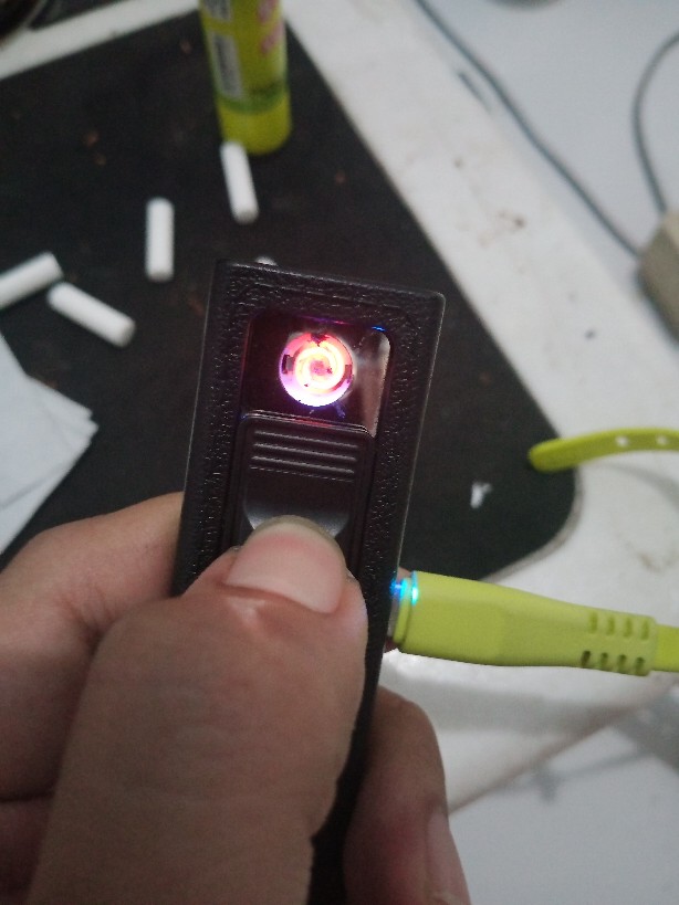 Taffware E-spark Focus Kotak Rokok 20 Slot Dengan Korek Elektrik Removable