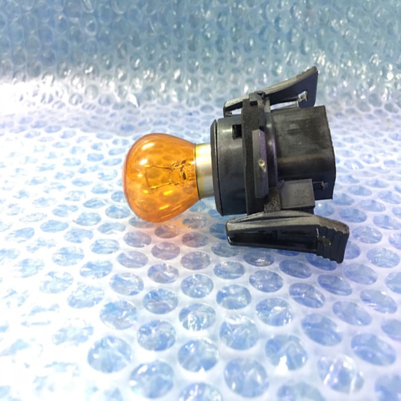 SOKET+ BOHLAM LAMPU SEINT BMW E36 HARGA 1pcs
