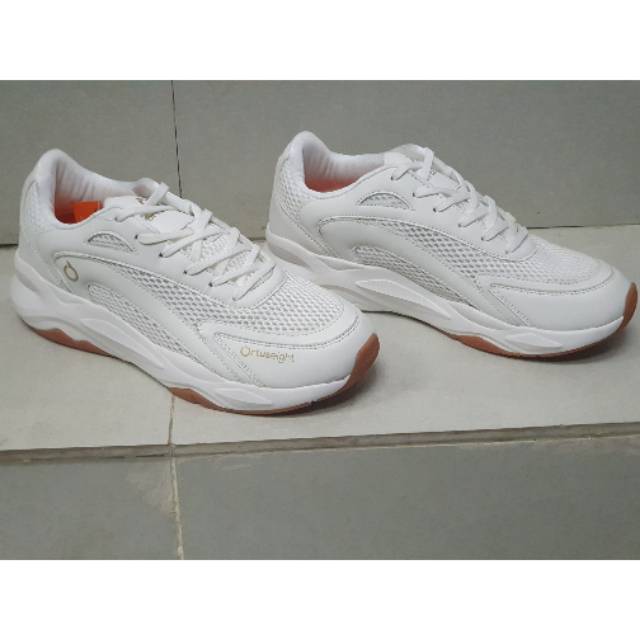 sepatu sneakers ortuseight Abyssus all white