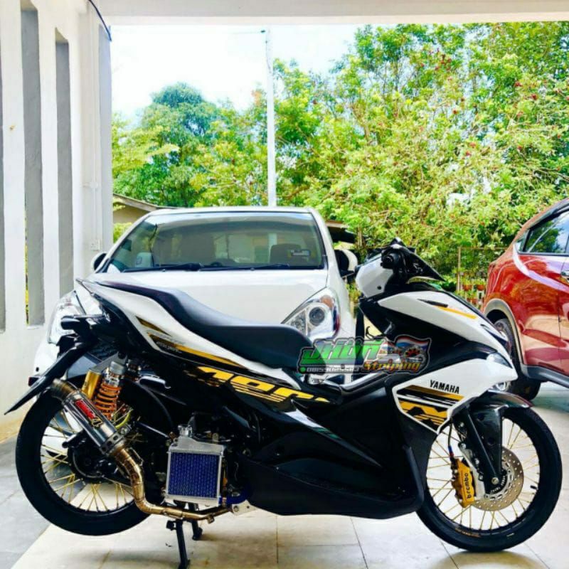 STICKER LES NVX AEROX 155 BLACK GOLD CROME