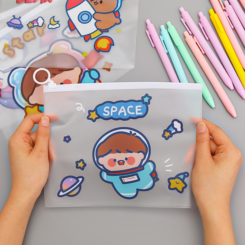 Tas Penyimpanan Alat Tulis Motif Kartun Astronot Transparan Tahan Air Dengan Ritsleting Untuk Pelajar