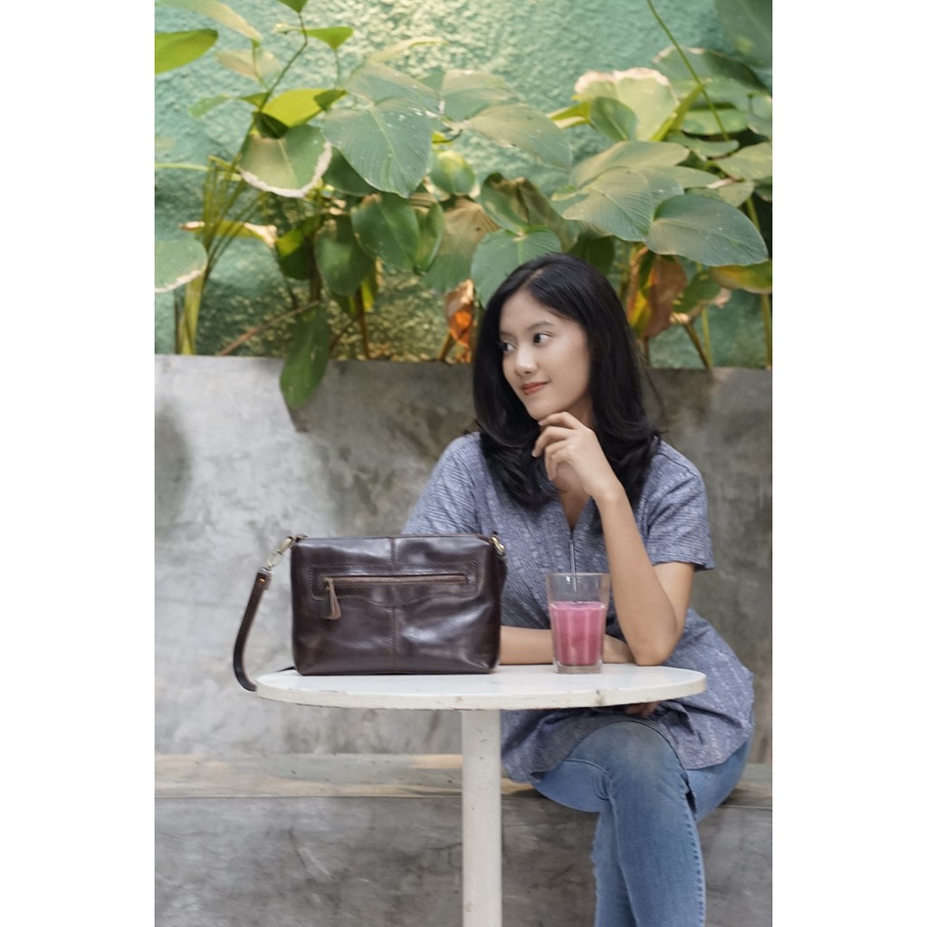 TAS SELEMPANG KULIT ASLI CAMELIA SLINGBAG