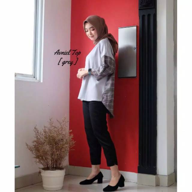 Avniel Top by Velmo.id