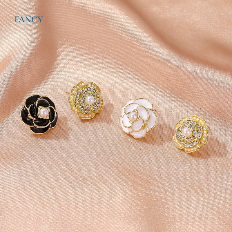 Anting Stud Desain Bunga Camellia Aksen Mutiara Warna Hitam Gaya Korea Untuk Wanita