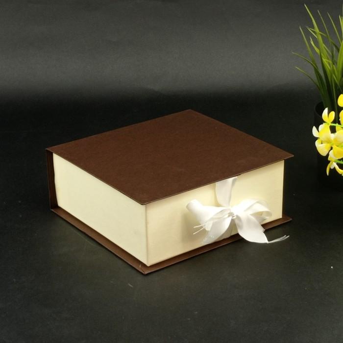 

Box Hamper - Hardbox - Kotak Kue - Ukuran 20 Cm X 20 Cm X 8Cm 063