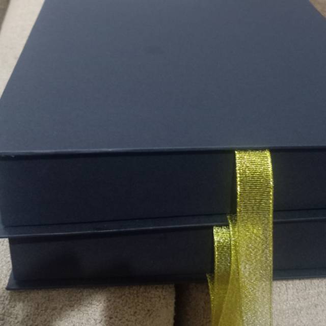 

Hardbox buku 30x20x5