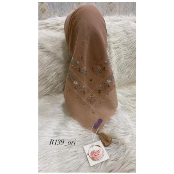 Hijab segiempat R139 voal motif garis