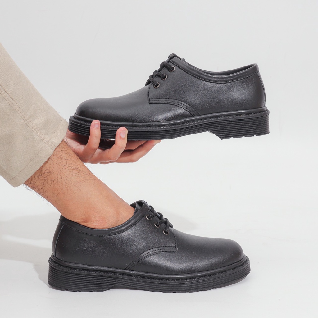 sepatu pantofel kulit asli sepatu docmart low full black sepatu kantor pria sepatu kerja pria sepatu formal pria model paul