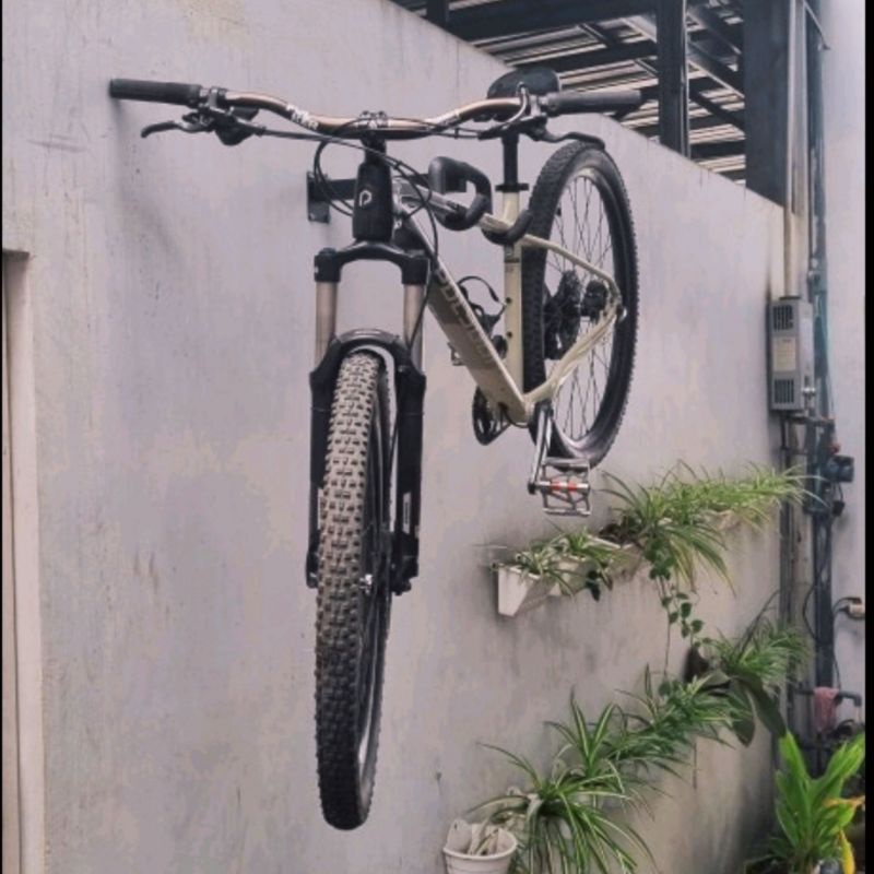 GANTUNGAN SEPEDA DI DINDING / HANGER BIKE