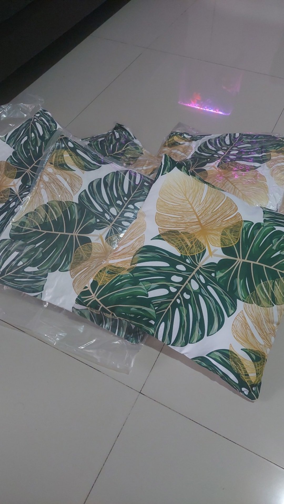 Bantal Sofa Motif Daun Monstera Leaves 40x40 Cm - Pusat Kado Murah