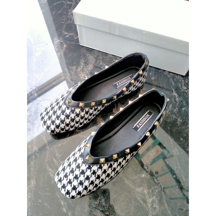 Flat shoes wanita G21