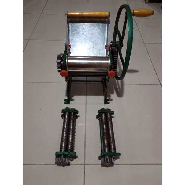 Mesin Penggiling Mie manual, mesin mie, gilingan mie
