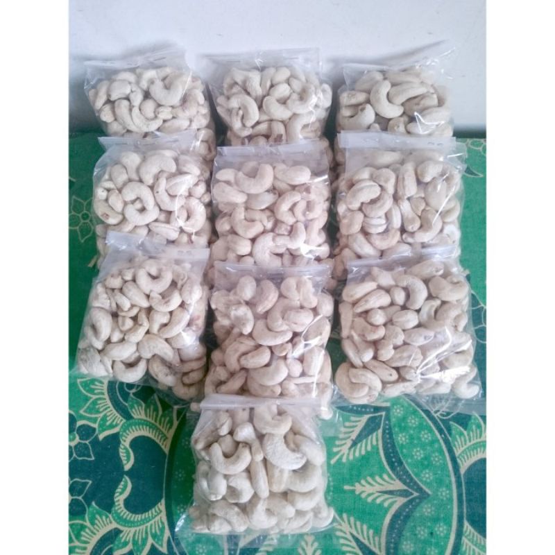 

kacang mede mentah utuh 100 gr