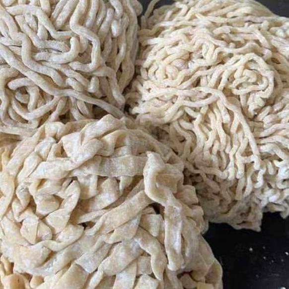 

♠SALE♠ MIE MENTAH KERITING TELUR SUPER UNTUK MIE AYAM / BAKMIE / MIE KERITING