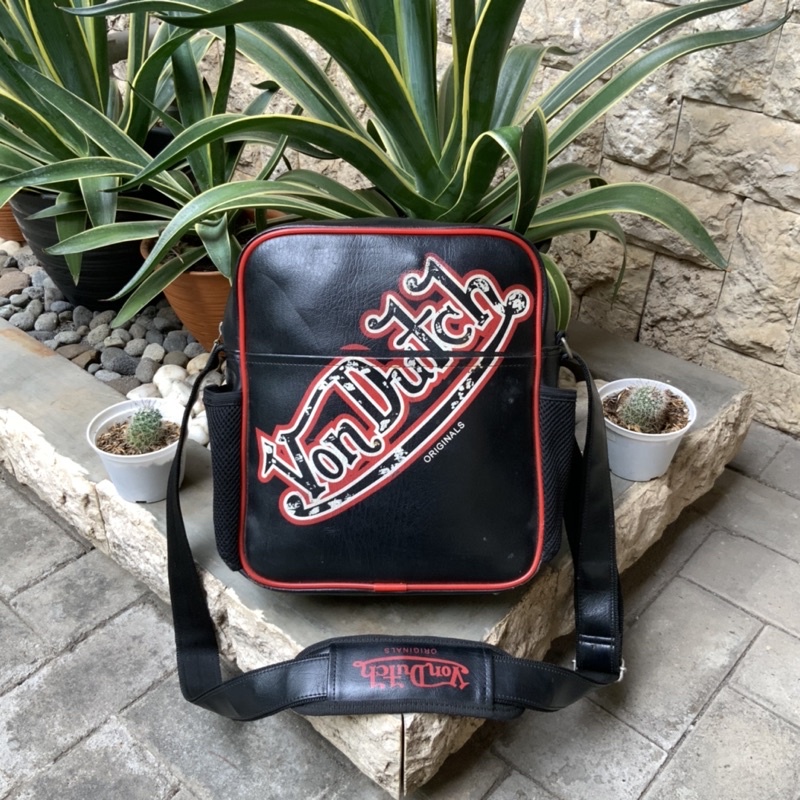 VON DUTCH ORIGINAL VINTAGE SLING BAG