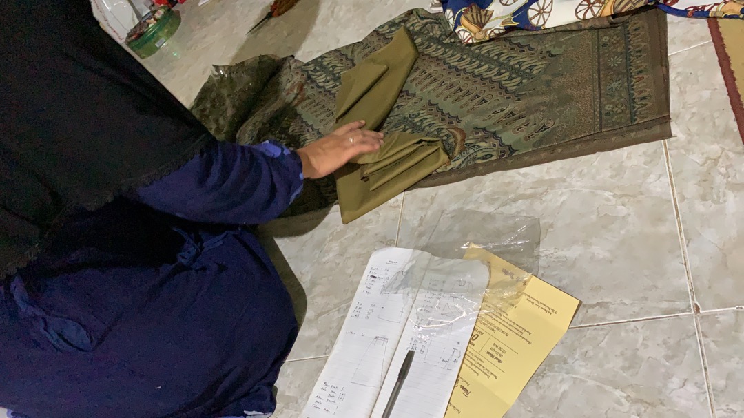 Kemeja Batik Pria Lengan Panjang Premium Parang Seling Kusumo Hijau Terang 725594 Cap 72