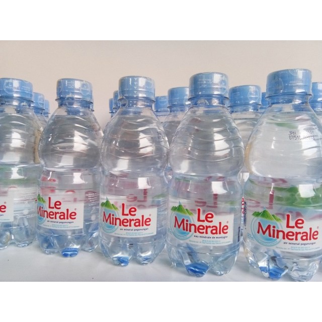 

Ay00! Le Minerale 330ml/Dus Isi 24 Pcs Segar Dan Mineral