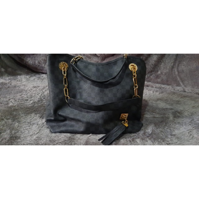Tas hitam LV size XL