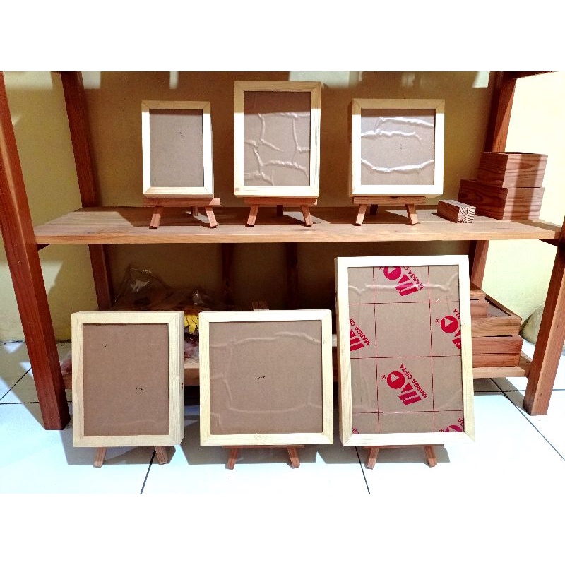 satu set pigura kayu 3D dan tripod/pigura 3D kayu
