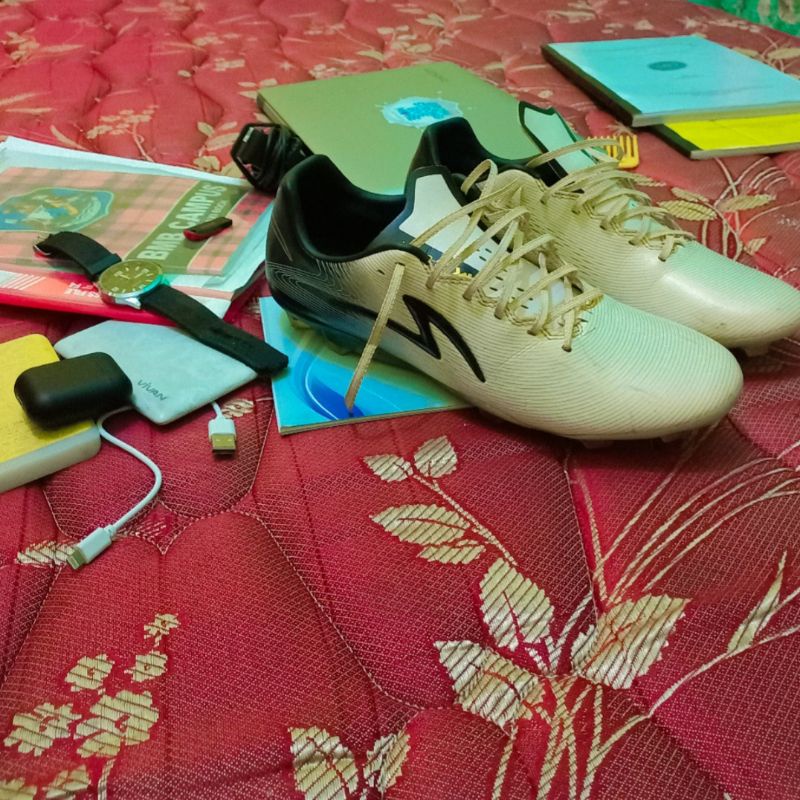 sepatu bola ls ultra Mark klok