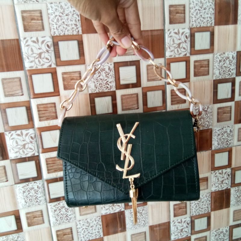 Slingbag Carla / Tas Slempang Wanita