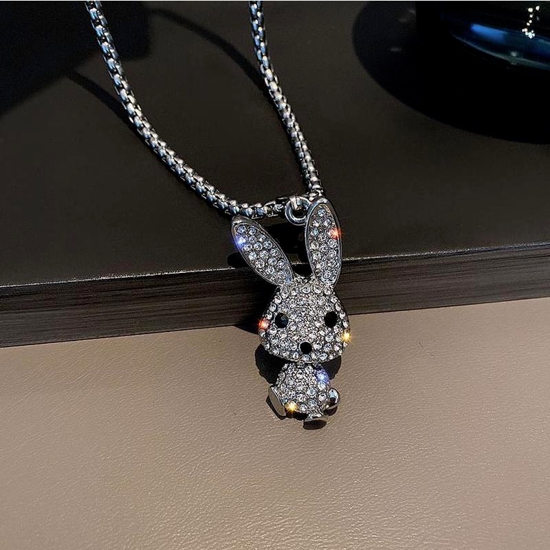 Kalung Dengan Liontin Bentuk Kelinci Bahan Stainless Steel Aksen Berlian Imitasi Untuk Wanita