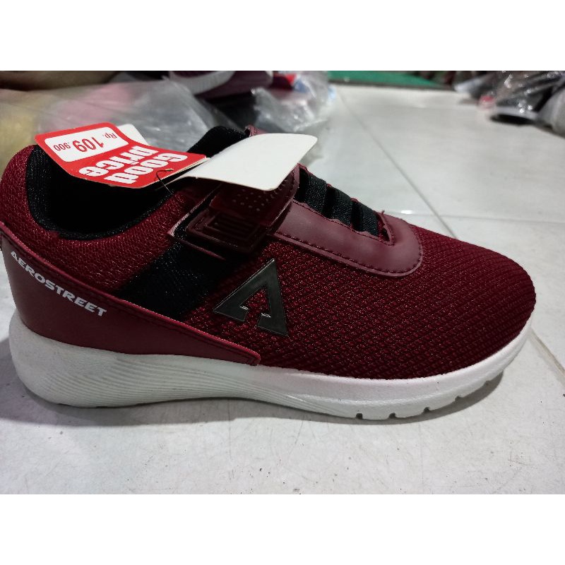 Sepatu aero street fuchia dan maron bisa untuk anak perempuan dan anak laki2.