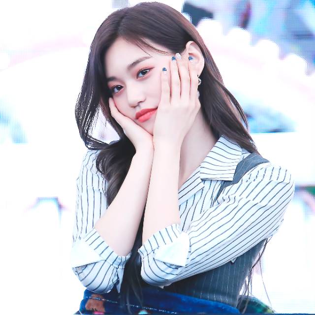 Doyeon photocard booked