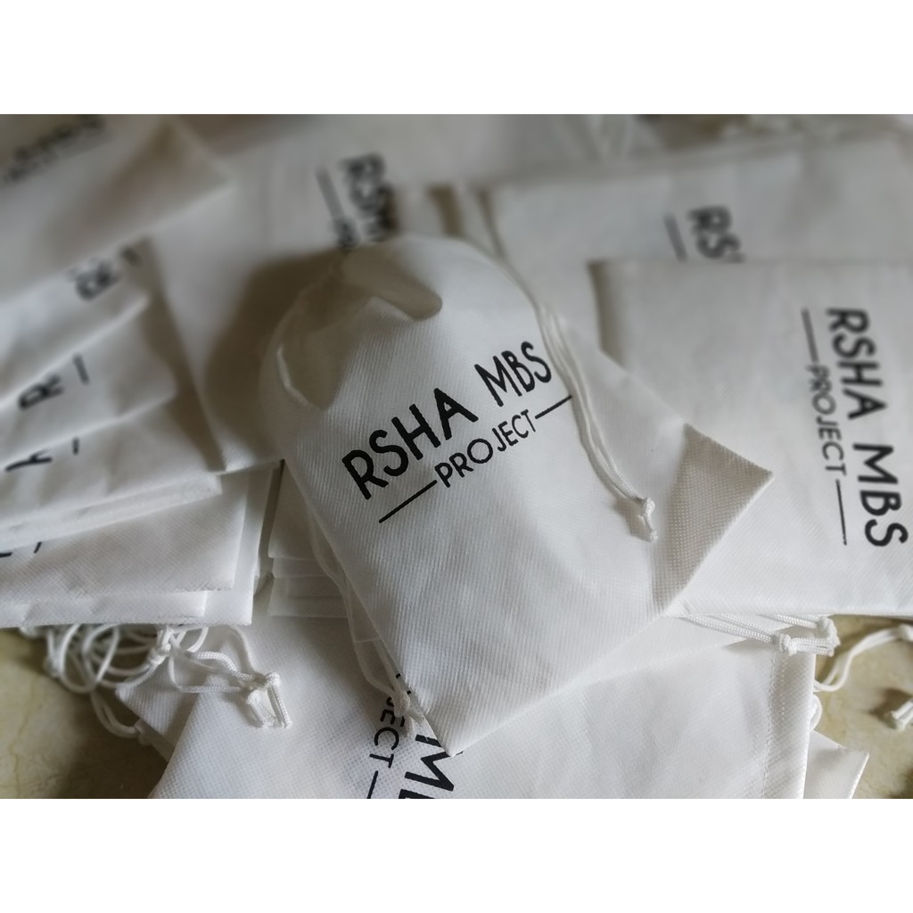 

Souvenir Pouch Serut Spunbond 25x35 Custom - Tas Souvenir Pernikahan - Seminar - Event