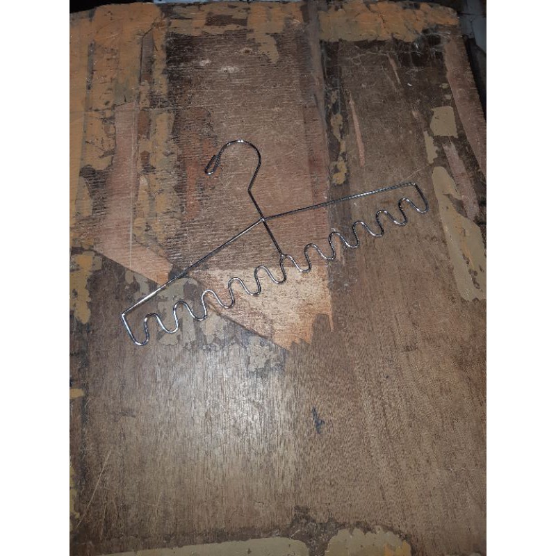 Gantungan sisir besi 12 lobang