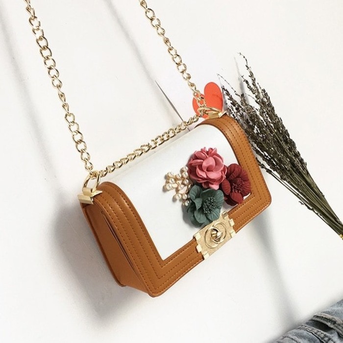 Tas import selempang F25404 tali rantai aplikasi bunga warna coklat hijau , merah peach hitam