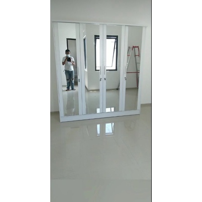 lemari pakaian 4 pintu