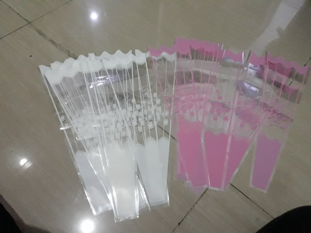5 Lembar Plastik Bunga Mawar Valentine . Flower Plastic . Plastik Opp Bunga. Plastik Kaca Bunga.