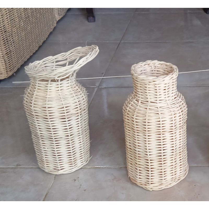 vas rotan bentuk teko mini