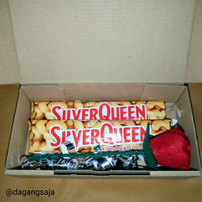 

Gift box Coklat Silverqueen / Hampers Chocolate Valentine / Kado Valentine / Kado Ulangtahun wisuda / Snack box coklat