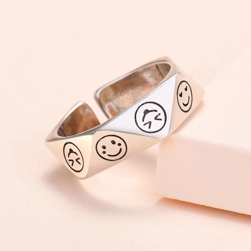 Net Cincin adjustable Motif smiley face Gaya retro Untuk Wanita