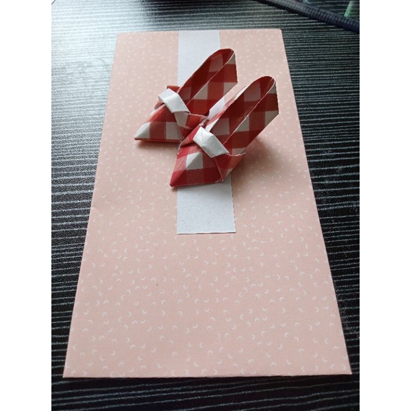 

Amplop Orange Heels Origami Red Square