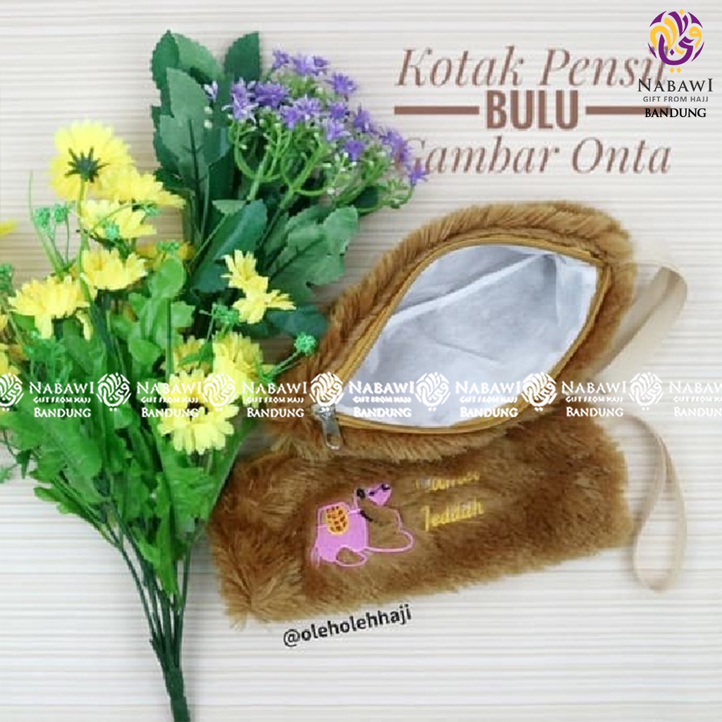 

Kotak Tempat Pensil Pencil Case Bulu Gambar Onta Souvenir Oleh Oleh Haji Umroh/Alat Tulis Unik Lucu Bandung