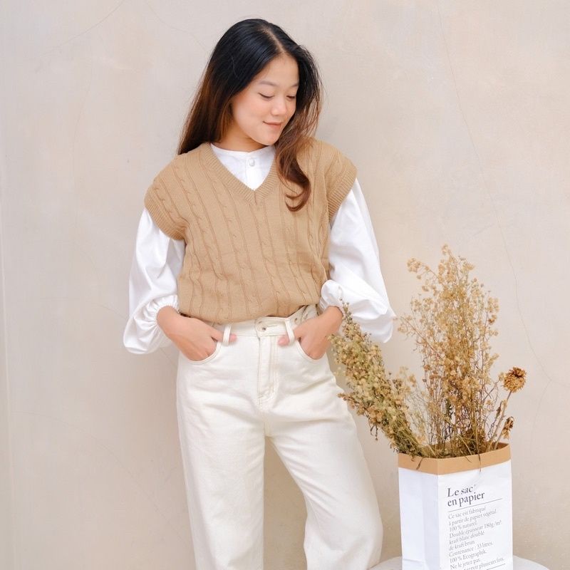 knit vest by edmee outfit