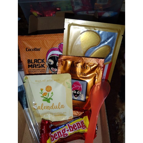 

GIFTBOX PAKET GIFT BOX GRADUATION BOX BIRTHDAY BOX MASKER organik / langsung freebengbengspatula