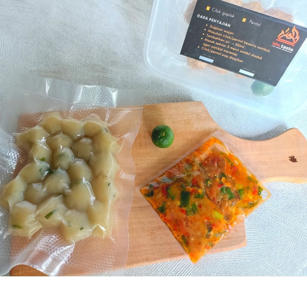 

Cilok/ baso aci bumbu sambal Gaplok