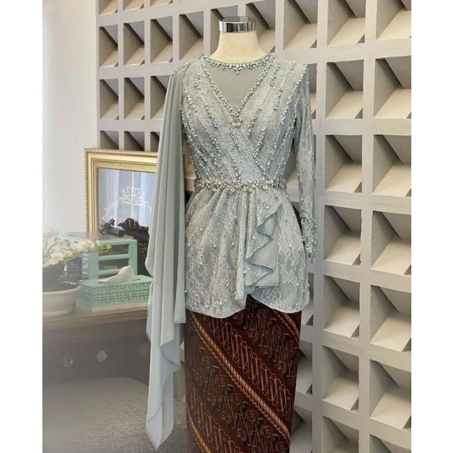 kebaya lamaran mewah