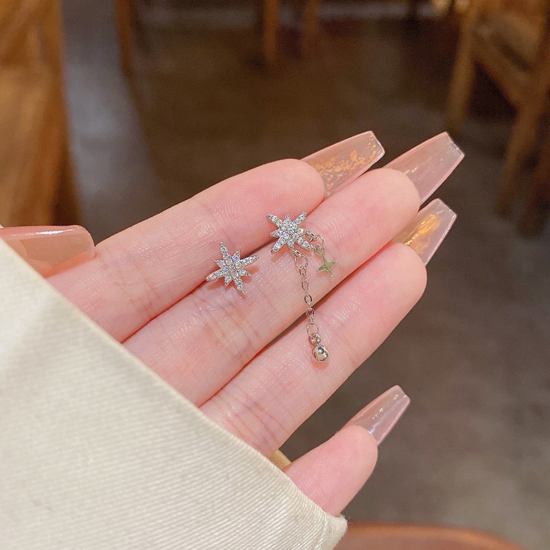 Anting Tusuk Asimetris Bahan Sterling silver 925 Desain Bintang Hias Berlian Gaya Mewah Untuk Wanita