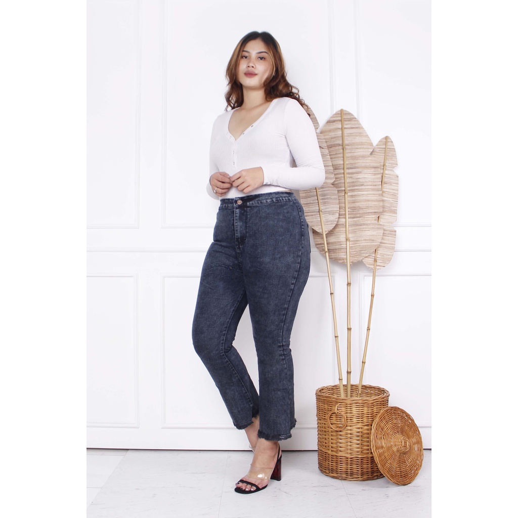 TRIVELA - Hw Cutbray Jeans Jumbo Black / Hw Cutbray Jeans Rawis Jumbo C124