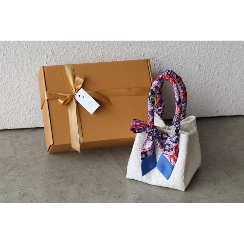 

Hampers Lebaran Tas Jali Premium Arya.idn X CDC The Label Anain Bag