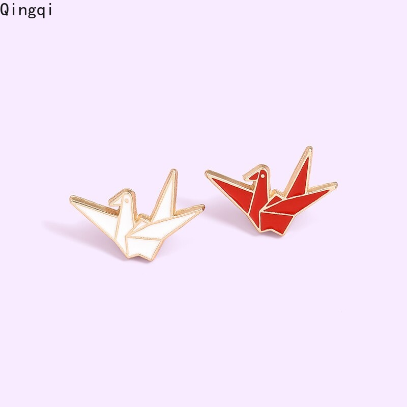 Bros Pin Enamel Bentuk Origami Burung Kertas Warna Putih Merah Untuk Hadiah Teman